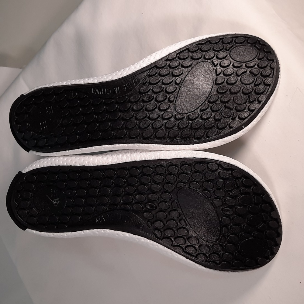 L Run Water Shoes - Size 4.5 to 5.5 - New - Picture 5 of 6
